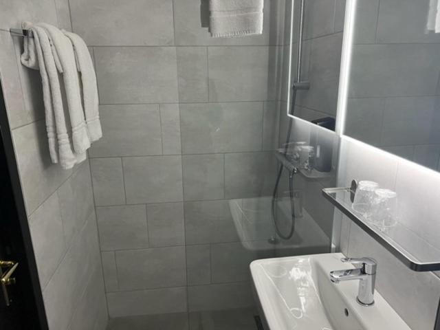 Boutique Hotel De Valk วาลเคินสวาร์ด ภายนอก รูปภาพ